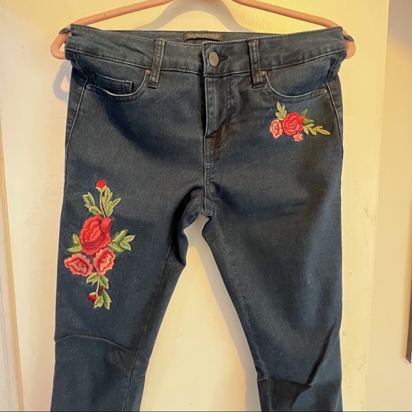 Alloy Apparel TALL Power Stretch Jeans with embroidered detail || women’s US6 - Picture 3 of 4